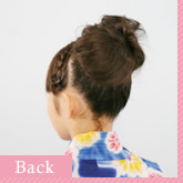 ロングヘアで作る子供の髪型　三つ編みカチューシャ風おだんごヘアback